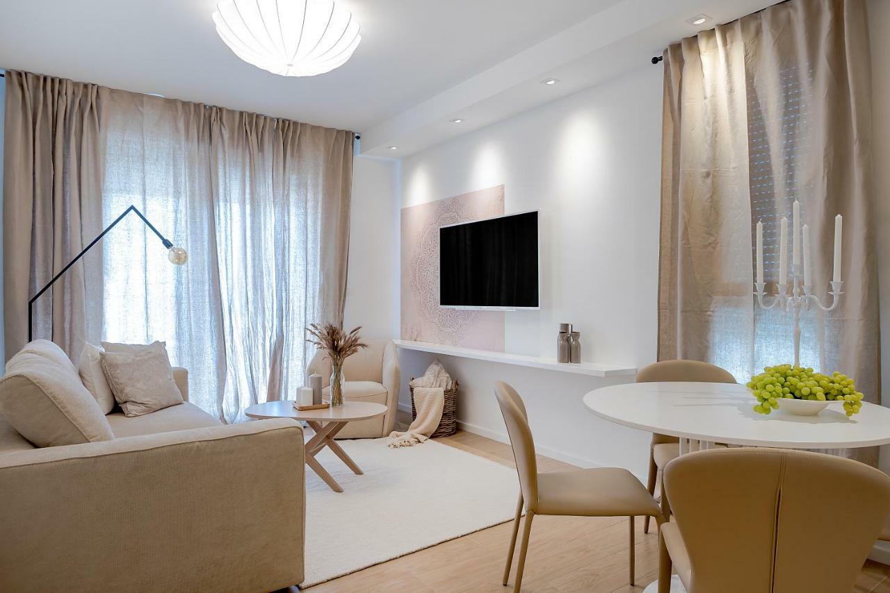 The Pleasurist - Apartment With Private Heated Pool And Terrace Split Kültér fotó